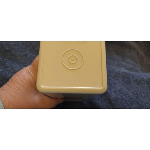 Tupperware Vintage Velveeta Cheese Cracker Keeper #1696-1 w/ Tray & Lid - Picture 6 of 6